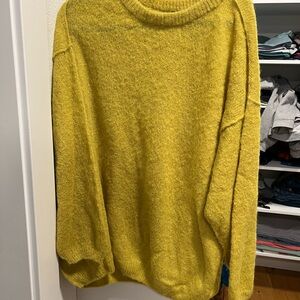 Women’s medium oversized Yellow Sweater